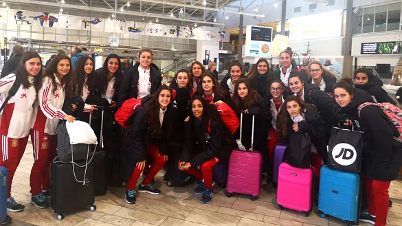 La Sub-17 Femenina en el aeropuerto de Goteborg