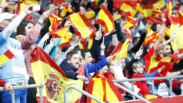 ¡La selección vuelve a llenar hasta la bandera otro estadio español!