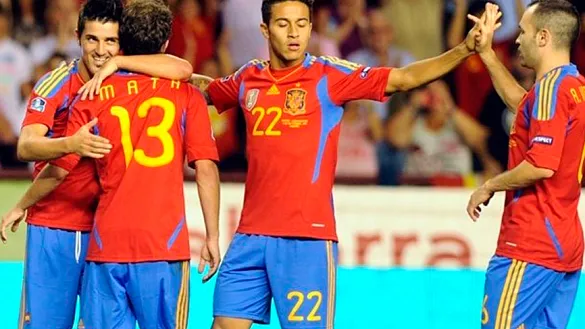 Los jugadores de la Selección celebran un tanto durante el último partido de España disputado en Logroño