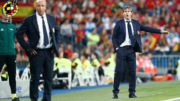 Julen Lopetegui da indicaciones en el banquillo