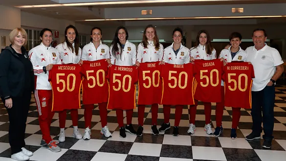 "El club de las 50" recibe su reconocimiento durante la concentración