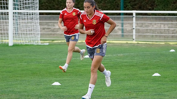Lucía Rodríguez, jugadora de la Selección española Sub-20 femenina, durante un entrenamiento