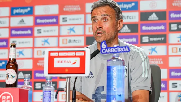 El seleccionador nacional durante la rueda de prensa previa al España - Portugal