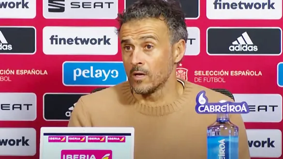 El seleccionador Luis Enrique Martínez durante la rueda de prensa en Ámsterdam