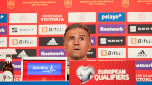 El seleccionador nacional, Luis Enrique Martínez, durante su rueda de prensa en Suecia
