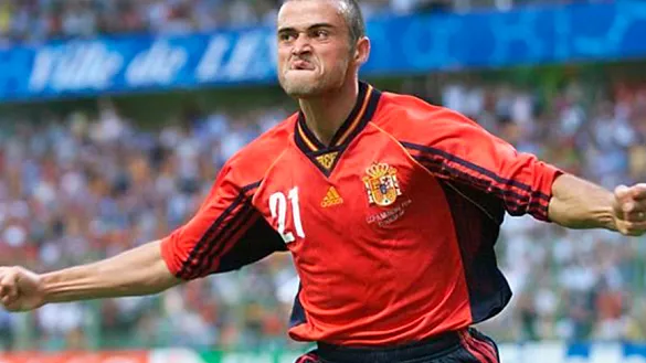 Luis Enrique celebra un gol con la Selección española