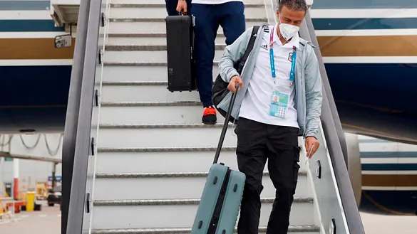 El seleccionador nacional a su llegada a San Petersburgo 