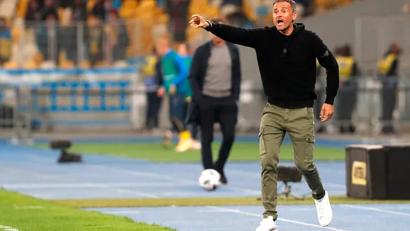 Luis Enrique Martínez ofrece indicaciones durante un encuentro de la Selección