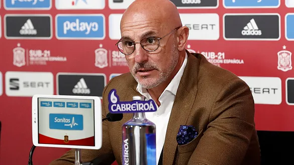Luis de la Fuente "Oyarzabal y Fabián tendrán que cumplir con la absoluta y después con la Sub-21"