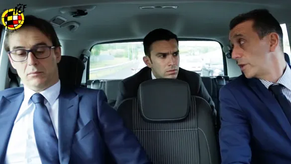 Julen Lopetegui, Pablo Sanz y Óscar Caro se dirigen a ofrecer la lista de convocados para el Mundial de Rusia 2018