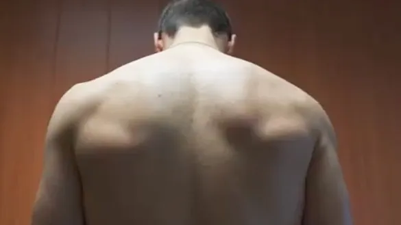 Un jugador de la Selección española se pesa en la Ciudad del Fútbol