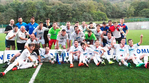 La UP de Langreo celebra su título autonómico de la Copa RFEF en Asturias