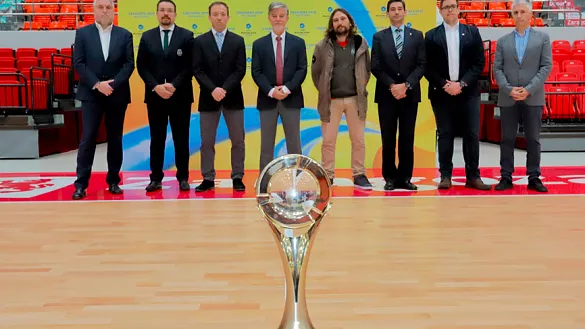 Llegada del trofeo de la Final Four de la Copa de la UEFA de fútbol sala a Zaragoza