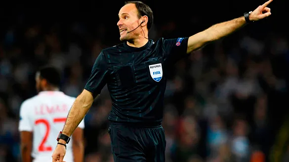 El árbitro internacional español, Antonio Miguel Mateu Lahoz