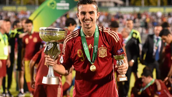 Borja Mayoral celebra el trofeo al máximo goleador en el Europeo Sub-19 disputado en Georgia 
