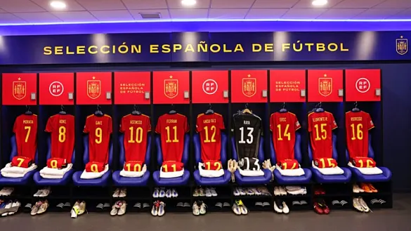 Vestuario de España antes del duelo frente a la República Checa en Málaga