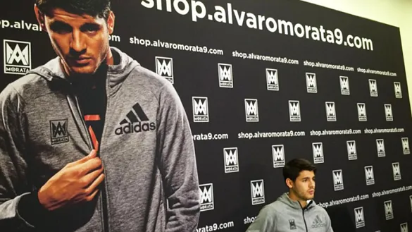 Álvaro Morata atiende a los periodistas en la Ciudad del Fútbol