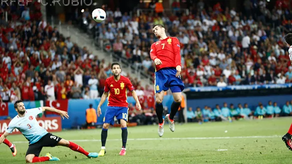 Morata marca de cabeza ante Turquía
