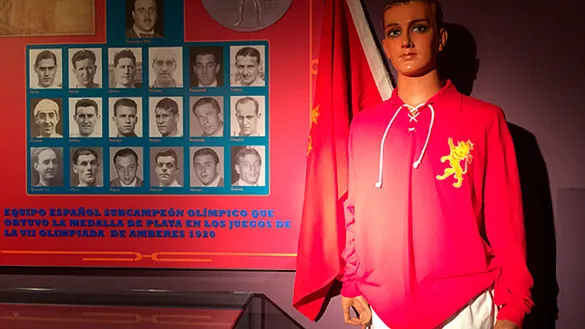 La primera camiseta de la Selección Española, en el Museo de la Ciudad del Fútbol