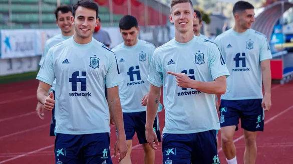 Los jugadores de la Selección española antes de su entrenamiento de este miércoles