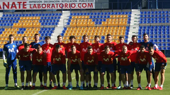 La Selección española Sub-21 posa en el estadio murciano de La Condomina