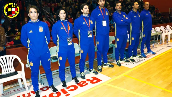 Alicia Morell al frente del cuerpo técnico de la Selección Femenina de Fútbol Sala durante el Torneo 4 Naciones