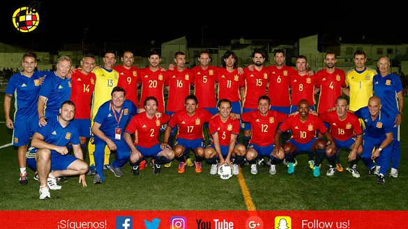 Las Leyendas de la Selección posan antes de su encuentro en La Carolina