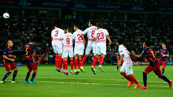 Instante del partido por la Supercopa de Europa jugado por el Barcelona y el Sevilla en Tiflis