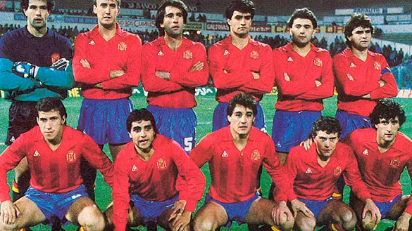 La Selección Española posa para la cámara antes de un partido de la fase de clasificación para el Mundial de México 1986
