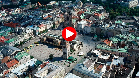 Vista panorámica de la plaza del Mercado de Cracovia (Polonia)