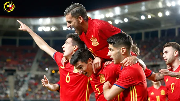 Los jugadores de la Selección Sub-21 celebran su primer tanto en Murcia