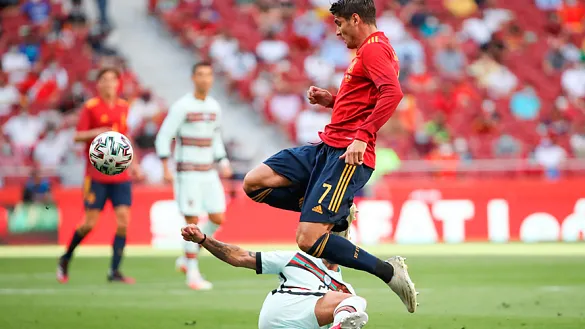 Momento del partido entre España y Portugal jugado en Madrid