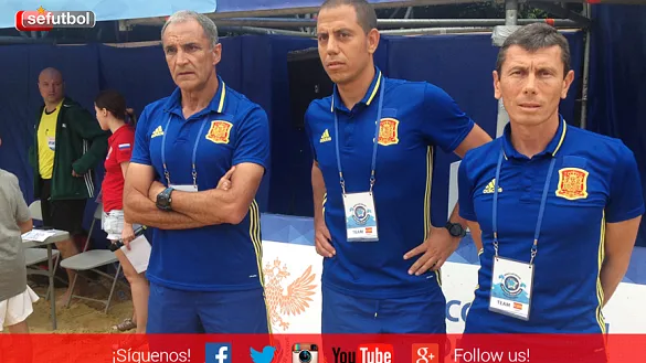 Joaquín Alonso y parte de su cuerpo técnico antes del encuentro frente a Italia en Moscú