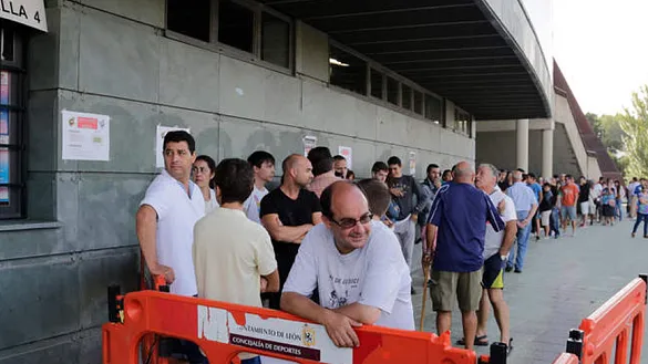 Cola para adquirir las entradas para el España - Liechtenstein