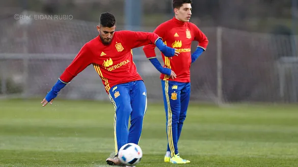 Dani Ceballos y Héctor Bellerín durante el entrenamiento de la Selección Sub-21 en la Ciudad del Fútbol