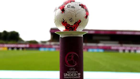 Balón oficial del Europeo Sub-19 femenino que se disputa en Irlanda del Norte