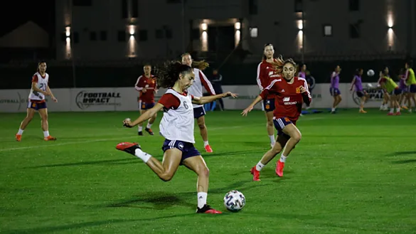 Las jóvenes jugadoras de la Selección española femenina se entrenan en Marbella