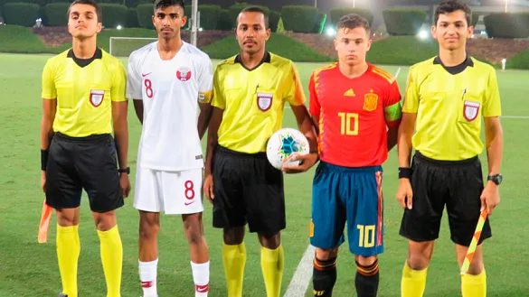 Momentos previos al duelo entre Catar y España Sub-18