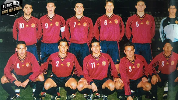 La Selección Española Sub-18 antes de su encuentro frente a Finlandia disputado el 8 de noviembre de 2000