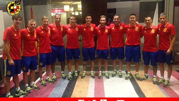 Los jugadores de la Selección Española de Fútbol Sala posan en el Hotel Sefutbol de Las Rozas