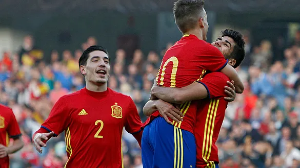 Los jugadores de la Sub-21 celebran un gol 