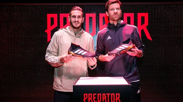 Koke Resurrección y Xabi Alonso con sus adidas Predator