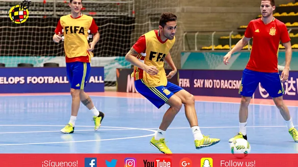 Los jugadores de la Selección Española de Fútbol Sala durante su entrenamiento previo al partido ante Kazajistán en Medellín