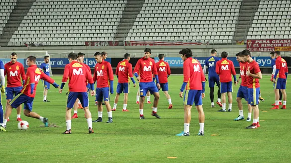 La Selección española Sub-21 se entrena en el estadio de la Nueva Condomina
