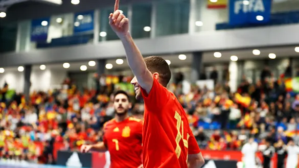 Raúl Campos festeja el tercer tanto de España ante Japón