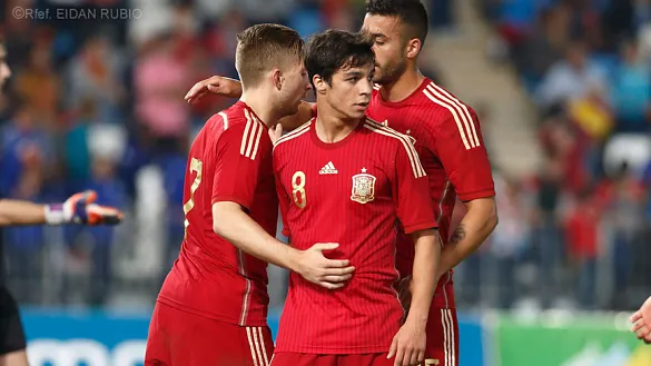 Los internacionales de la Selección Española Sub-21 celebran un tanto durante el último partido de España