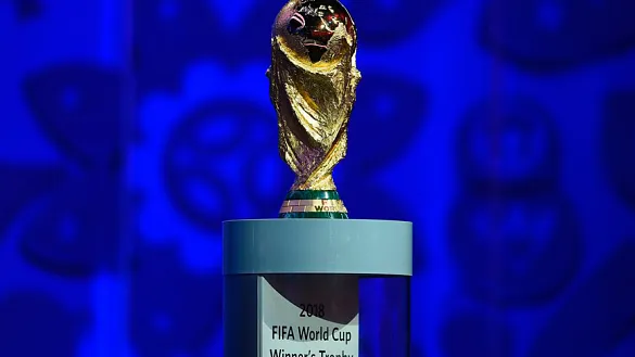 El trofeo de la Copa del Mundo de la FIFA, en San Petersburgo