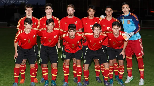 La Selección Española Sub-17 posa antes de su encuentro frente al Getafe en la Ciudad del Fútbol