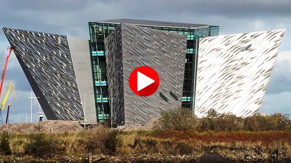 Vista panorámica del museo Titanic en Belfast (Irlanda del Norte)