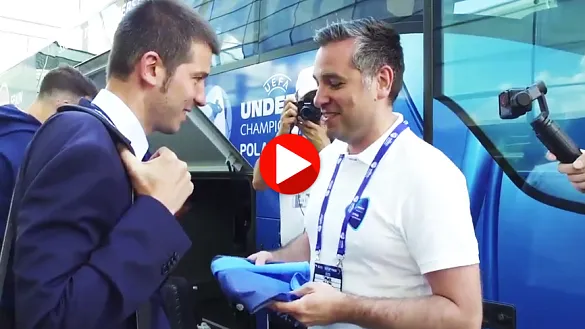 El Seleccionador Sub-21, Albert Celades, a su llegada a Polonia